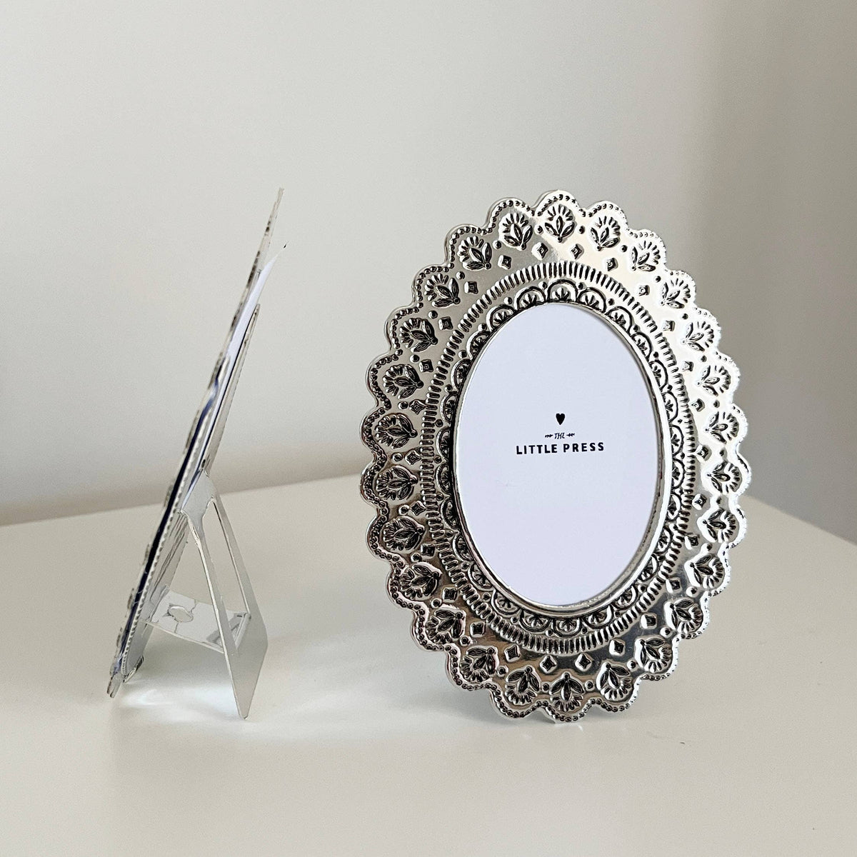 Faux Tin ~ Oval travel/desk frame ~ silver