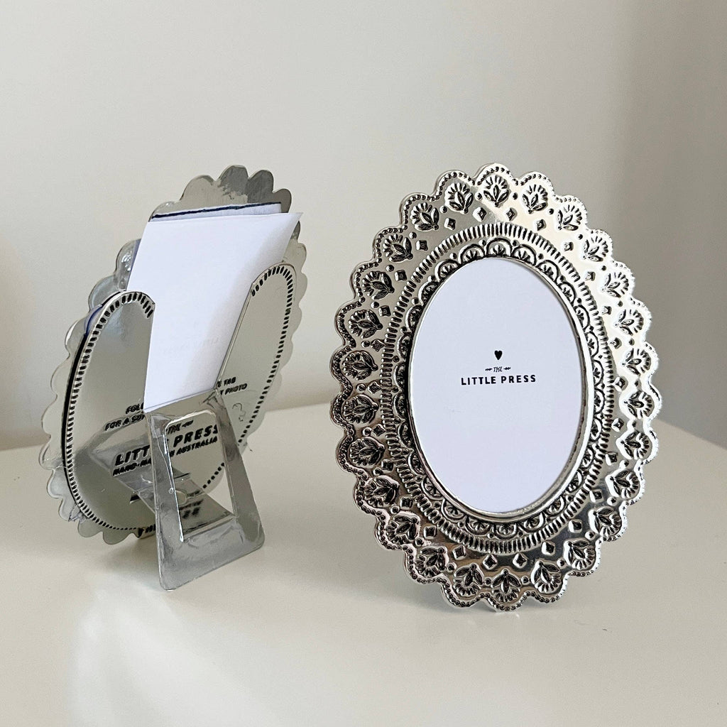 Faux Tin ~ Oval travel/desk frame ~ silver