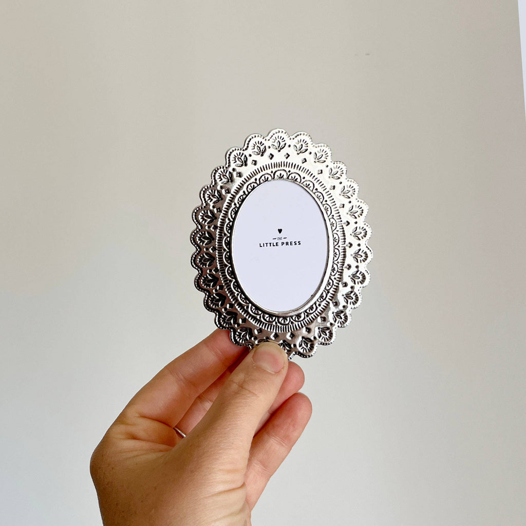 Faux Tin ~ Oval travel/desk frame ~ silver