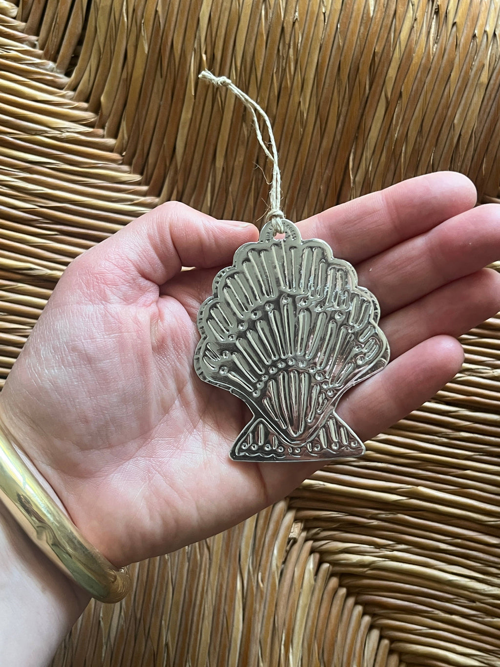 Shell - Faux-tin Ornament - Silver: Single - loose - no cello wrap unless requested