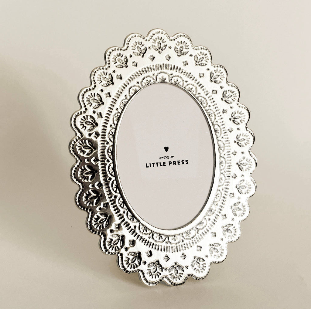 Faux Tin ~ Oval travel/desk frame ~ silver