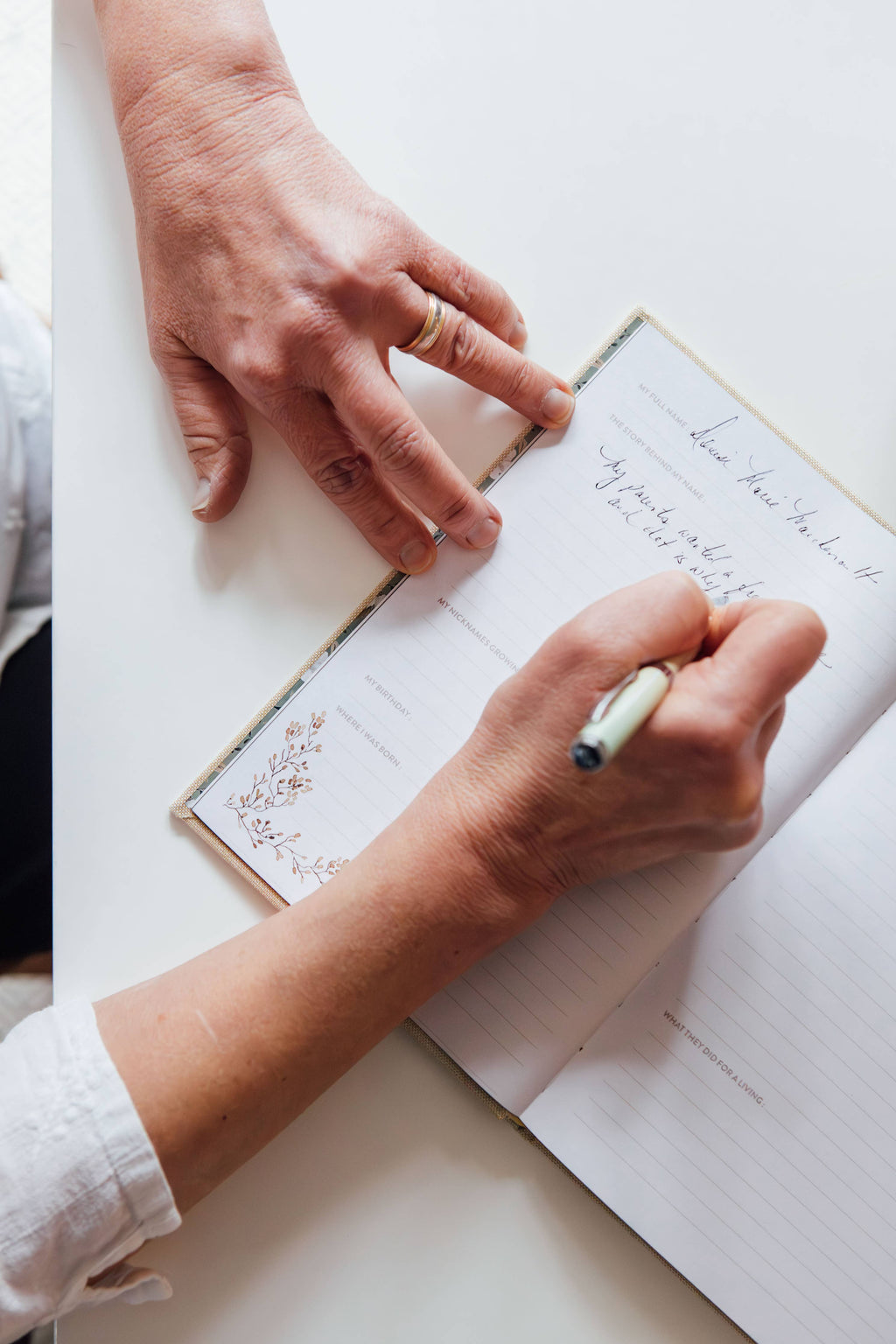 Grandma's Story: A Memory and Keepsake Journal for My Family